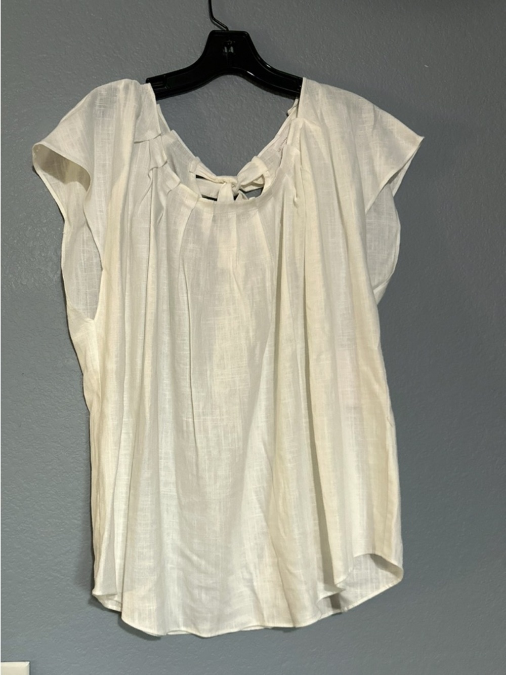 NWT LC LAUREN CONRAD IVORY TUSK PLEATED SCOOP NECKLINE BACK BOW BLOUSE